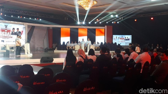 Geladi Resik Debat Capres Digelar Tertutup, Erick hingga Priyo Hadir