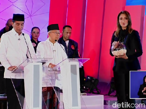 Ira Koesno bertugas sebagai moderator di debat Capres 2019, Kamis (17/1/2019).