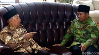 Kunjungan itu disebut untuk silaturahmi sekaligus meminta nasihat kepada mantan Wakil Presiden Indonesia sekaligus mantan Ketua Umum DPP PPP tersebut.