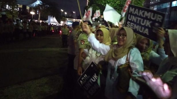 Massa Berbendera Bara JP Teriak 'Culik Culik Culik' di Bidakara