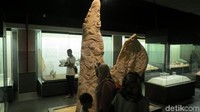 Beberapa artefak megalitikum yang menarik di museum ini. Museum ini terdiri dari 2 lantai dan dibagi menjadi 4 galeri, prasejarah, kerajaan, masa penjajahan dan era modern (Fitraya/detikTravel)  