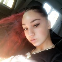 Pada 2017, remaja 15 tahun ini menjadi rapper wanita termuda yang masuk single debutnya These Heaux masuk dalam tangga lagu Billboard Hot 100.Foto: Instagram/@bhadbhabie