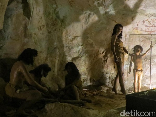 Diorama kehidupan manusia purba di wilayah Malaysia. Muzium Negara buka setiap hari pukul 09.00-18.00 dan tutup di Hari Raya Idul Fitri dan Idul Adha (Fitraya/detikTravel) Diorama kehidupan manusia purba di wilayah Malaysia. Muzium Negara buka setiap hari pukul 09.00-18.00 dan tutup di Hari Raya Idul Fitri dan Idul Adha (Fitraya/detikTravel)