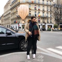 Pada momen lainnya, Ivan Gunawan yang memiliki label busana pria bernama Khalif itu tampak bergaya membawa tas Dior dan sepatu Gucci. Foto: Instagram @ ivan_gunawan