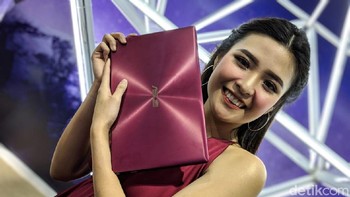 Harga yang sama juga ditawarkan pada ZenBook 14. (Foto: detikINET/Adi Fida Rahman)