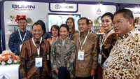Perhelatan akbar yang diikuti oleh lebih dari 4000 ASN aktif dan 1000 pensiunan peserta Taspen tersebut, turut dihadiri oleh Presiden Republik Indonesia Joko Widodo, Menteri BUMN Rini M. Soemarno, Direktur Utama PT Taspen (Persero) Iqbal Latanro, Direktur Utama BRI Suprajarto, serta Direktur Konsumer BRI Handayani. Foto: dok. BRI