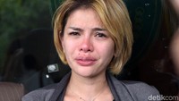 Namun saat usai menjalani sidang, Nikita berubah dan terlihat sedih. Pool/Noel/detikFoto.
