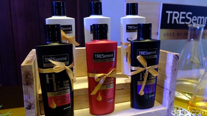 Varian sampo dan kondisioner terbaru dari Tresemme. Foto: Alissa Safiera/Wolipop Varian sampo dan kondisioner terbaru dari Tresemme. Foto: Alissa Safiera/Wolipop