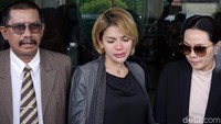 Bersama kuasa hukumnya, Nikita tetap bersikeras untuk menceraikan Dipo Latief. Pool/Noel/detikFoto.