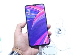 Gemerlap Penjualan Perdana Oppo R17