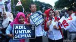 Melihat Aksi Pendukung di Debat Capres Perdana