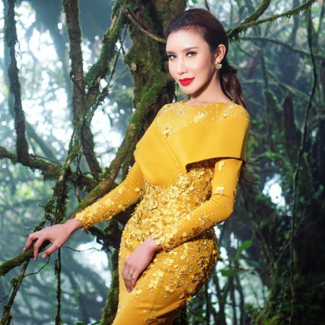 Di Instagram, Safiey memang kerap kali terlihat berpose glamour dengan tas mahal, liburan dengan yacht, hingga berbikini. Hal itu pun tampaknya menjadi perhatian netizen yang kemudian sampai di telinga pemuka agama di Malaysia. Foto: Instagram @safieyillias94