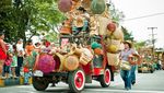 Serunya Lihat Deretan Jeep Bermuatan Sayur dan Buah di Festival Yipao