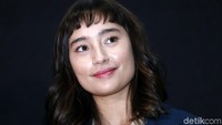 Dara berusia 21 tahun itu memerankan tokoh Meira, seorang penyanyi yang genit dan centil. Pool/Palevi S/detikFoto.
