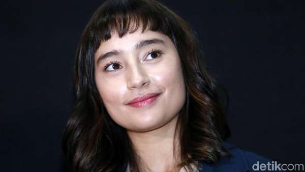 Tatjana Saphira Jadi Penyanyi Centil dan Genit di Hit n Run Tatjana Saphira Jadi Penyanyi Centil dan Genit di Hit n Run