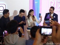 Gemerlap Penjualan Perdana Oppo R17