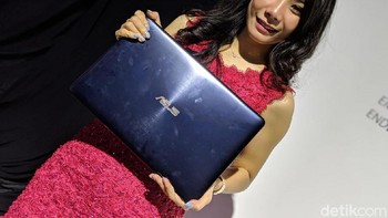Ketiga notebook ini mengusung engsel ergolift. (Foto: detikINET/Adi Fida Rahman)