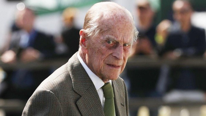 Pangeran Philip: Suami Ratu Elizabeth II terlibat kecelakaan lalu lintas, mobilnya terguling
