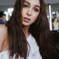 Aktris kelahiran 1997 ini pun kerap kali menjadi sorotan karena pamer foto seksi yang memperlihatkan lekuk tubuhnya dan mengunggahnya di Instagram. Foto: Instagram @juliabaretto