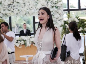Luna Maya Diminta Siapkan Jeruk dan Kue Lapis di Momen Imlek, Apa Maknanya?