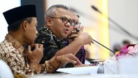 Arief meminta setiap perwakilan lembaga yang datang dapat memberikan kritik dan sarannya. Dia juga meminta jika ada pertanyaan soal sistem perhitungan bisa diselesaikan bersama.