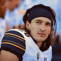 Seperti sang kakek, Biaggio Ali Walsh juga hobi olahraga ekstrem. Hanya saja ketertarikannya jatuh pada olahraga football. Foto: Instagram/@biaggioaliwalsh