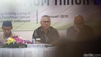 Hari ini kita sosialisasi penggunaan sistem informasi penghitungan suara yang akan dipakai KPU di Pemilu 2019. Ini cara KPU untuk tunjukkan kerja-kerja kepemiluan yang profesional, berintegritas dan kualitas. Jadi pemilu akan jadi kepercayaan publik, ucap Ketua KPU Arief Budiman.