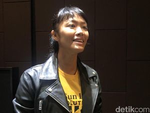 10 Years Challenge ala Kelly Tandiono, Sejak Dulu Bugar Cuma Lebih Culun