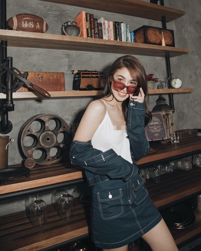 Aktris berusia 21 tahun ini merasa bra tidak cocok untuk tubuhnya. Bagiku masalahku adalah braku tidak memiliki kecocokan untuk tubuhku, ujar Julia seperti dilansir dari Asia One. Foto: Instagram @juliabaretto