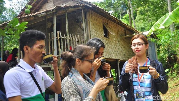 Mahasiswa asing pelajari kopi khas Muria, Kudus. 