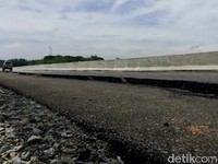 Sebulan Diresmikan Jokowi, Tol Pemalang-Batang Sudah Retak