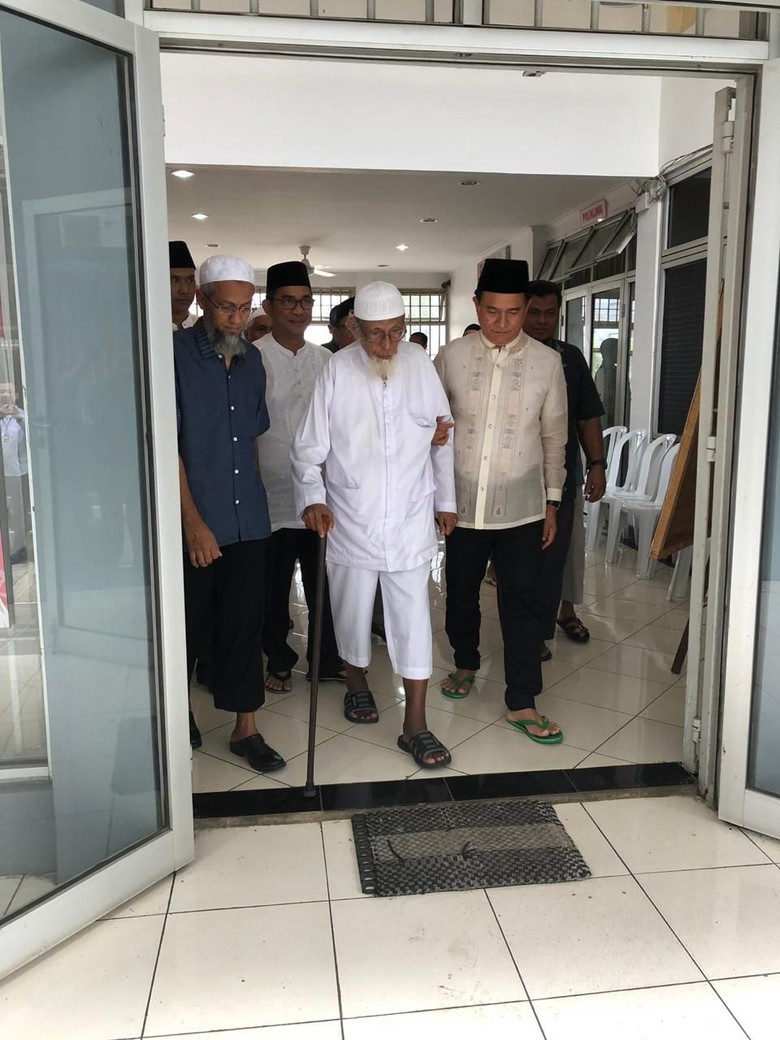 Dibebaskan, Abu Bakar Baasyir Minta Waktu 3 Hari untuk Bereskan Barang Dibebaskan, Abu Bakar Baasyir Minta Waktu 3 Hari untuk Bereskan Barang