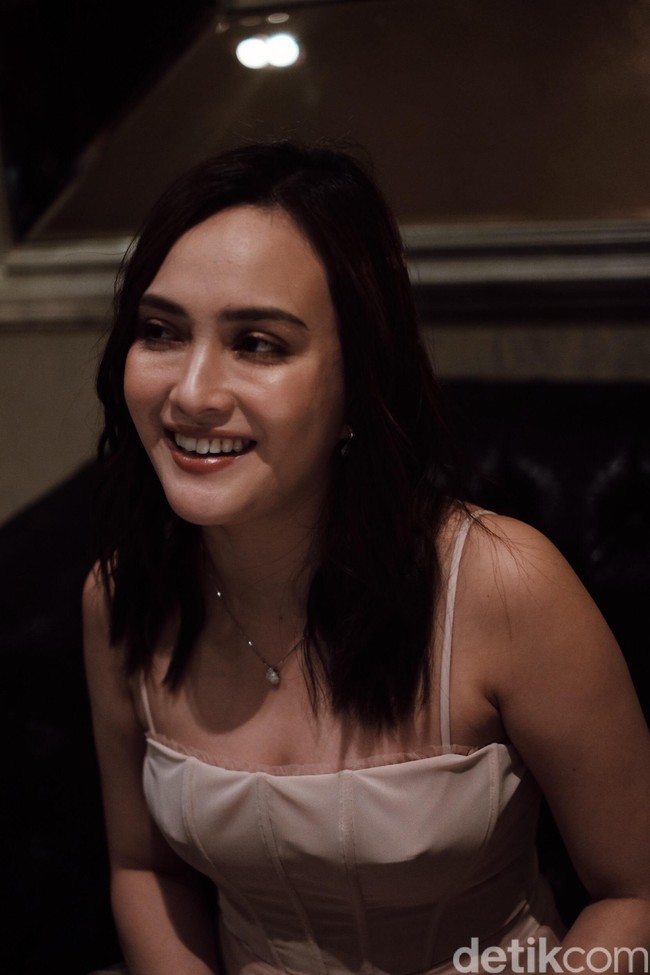 Ditemui di acara peluncuran brand perhiasan Meilerie di The Trans Luxury Hotel, Bandung, Kamis (17/01/2019), Shandy mengungkap rahasia cantik dan penampilan awet muda. Foto: Silmia Putri/Wolipop