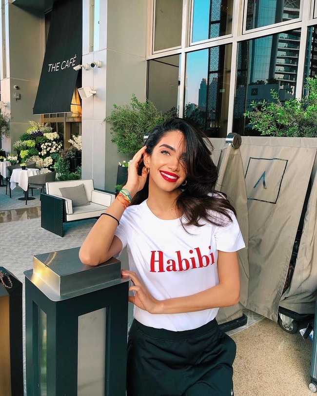 Punya banyak kemiripan, wanita 30 tahun tersebut sering mendengar orang menyamakannya dengan Amal Clooney. Miss Lebanon 2010 itu pun mengaku senang dengan pujian tersebut. Foto: Instagram @jessicakahawaty