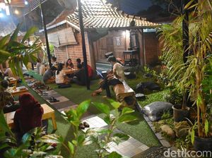Melahap Mangut Lele di Rumah Joglo yang Nyaman