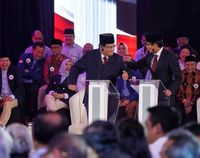 Prabowo saat berjoget di panggung debat perdana