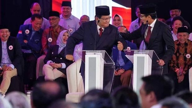 Momen capres Prabowo Subianto berjoget saat debat Pilpres 2019 berlangsung.