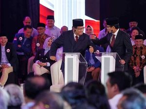 Gerindra: Gestur Joget dan Pijat Prabowo-Sandiaga Spontanitas