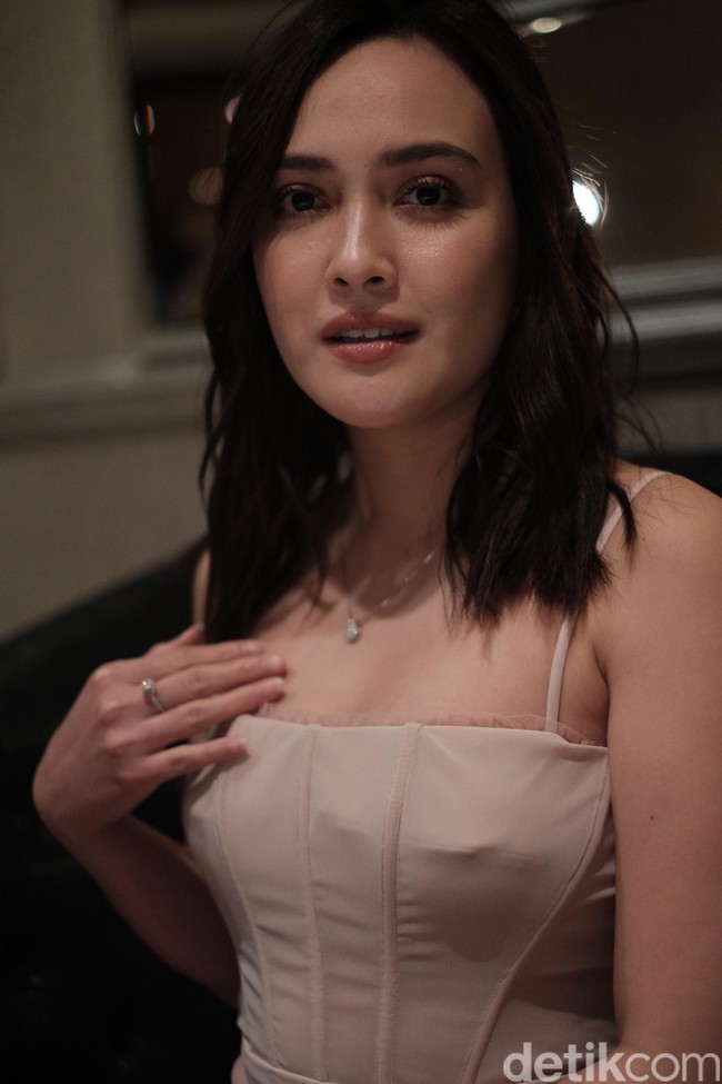 Shandy Aulia Shandy memiliki darah Manado dari ibunya. Sedangkan ayah dari wanita 33 tahun yang dikenal berkat perannya dalam film Eifel Im in Love tersebut berasal dari Palembang. Foto: Silmia Putri/Wolipop
