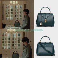 Dikisahkan terlahir dari keluarga kaya dan mendapatkan harta gono-gini sebuah hotel setelah diceraikan suaminya yang juga kaya-raya, tidak mengherankan jika sosok Cha Soo-hyun yang diperankan Song Hye-Kyo selalu tampil dengan barang branded. Salah satunya tas CELINE yang dipakainya di episode sembilan serial Encounter ini. Tas tersebut harganya US$ 4.150 atau sekitar Rp 59 juta. Foto: Instagram @kdrama_fashion