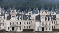 Rencana awal, proyek ini akan membangun 732 rumah bergaya istana Disney, kolam renang umum, tempat pemandian bergaya Turki, pusat kesehatan dan kecantikan, pusat perbelanjaan, dan masjid. Boredpanda/Istimewa.