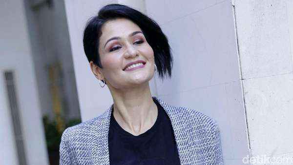 Rima Melati Adams, Si Hantu Cantik Rima Melati Adams, Si Hantu Cantik