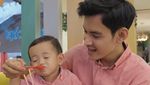 Pose Keren Aditya Suryo, Adik Chand Kelvin yang Hobi Makan Burger