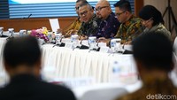 Pemilu 2019 akan dilaksanakan pada 17 April 2019. Tahun ini, Pilpres dan Pileg akan dilakukan serentak.