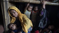 Pengungsi Rohingya dari sektor kamp yang sama dengan Ansar, Nasima Khatun (60), mengungkapkan bahwa ada banyak nyamuk dan serangga juga tikus di kampnya. Paula Bronstein/Getty Images.