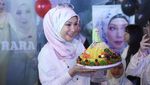 Eksis di Instagram, Ini Momen Kulineran Seru ala Erra Fazira