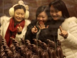 Suvenir Cokelat Prajurit Jadi Tren Foto Populer di Media Sosial China