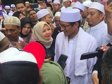 Romantis, Potret Nur Asia Saat Dampingi Sandiaga Uno