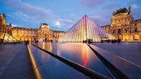 Mau mengagumi karya seni di Louvre? Ramsey bisa ikut tur eksklusif keliling Louvre seharga 30 ribu Euro (Rp 485 juta). Dengan gajinya seminggu, Ramsey bisa mengajak keluarganya tur di Louvre selama 2 minggu tanpa henti. (iStock)