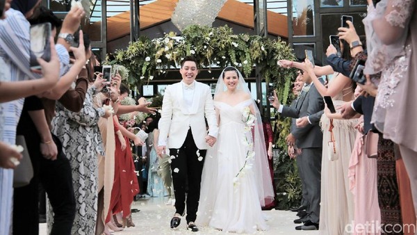 Kebahagiaan Edric Tjandra-Venny dan Senyum Cinta Penelope